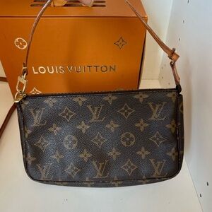 Louis Vuitton pochette accessories
